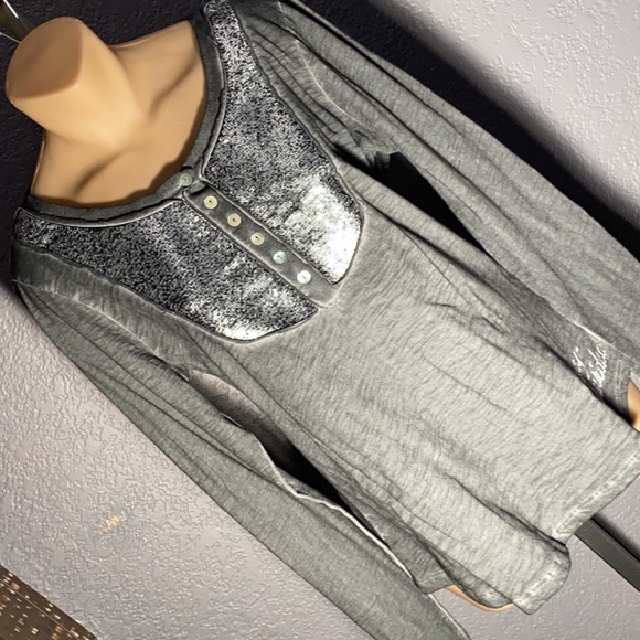 Harley-Davidson Tops - HARLEY DAVIDSON - NWOT - T L/S Henley: silver sequin bib & embroidered logo - L